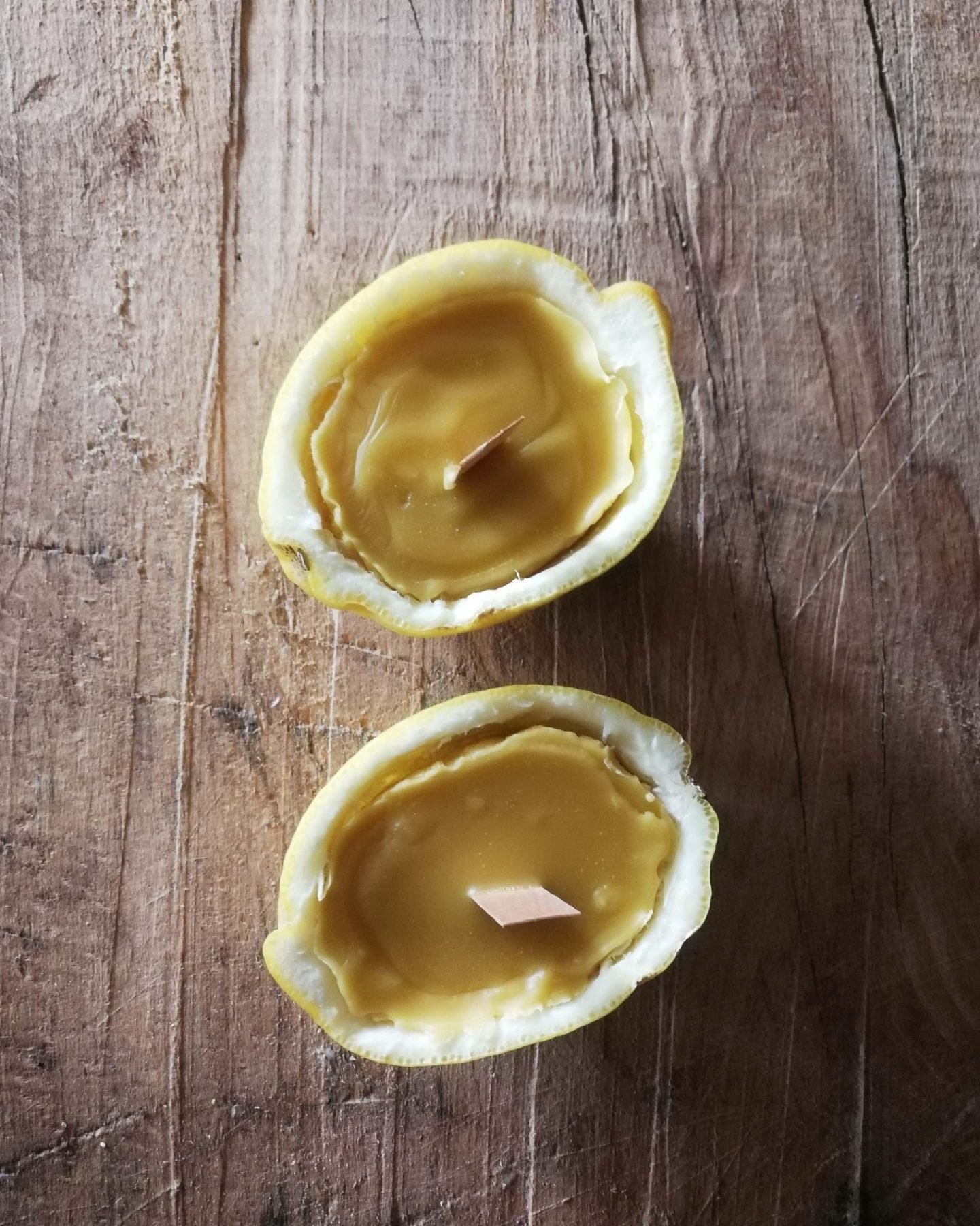 beeswax lemon candle